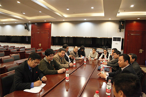 公司所有党员参加会议